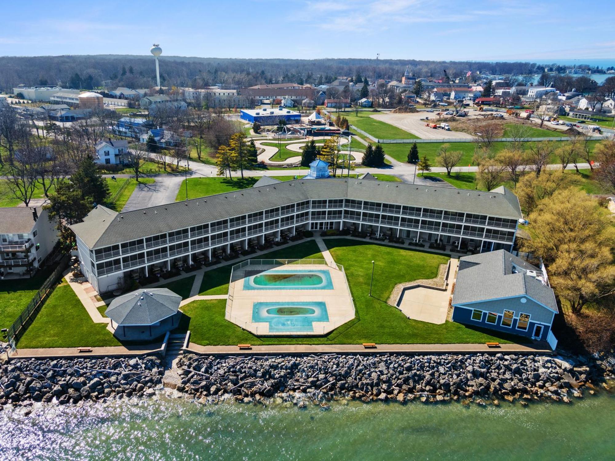 Bayshore Resort At Put-In-Bay Exterior photo